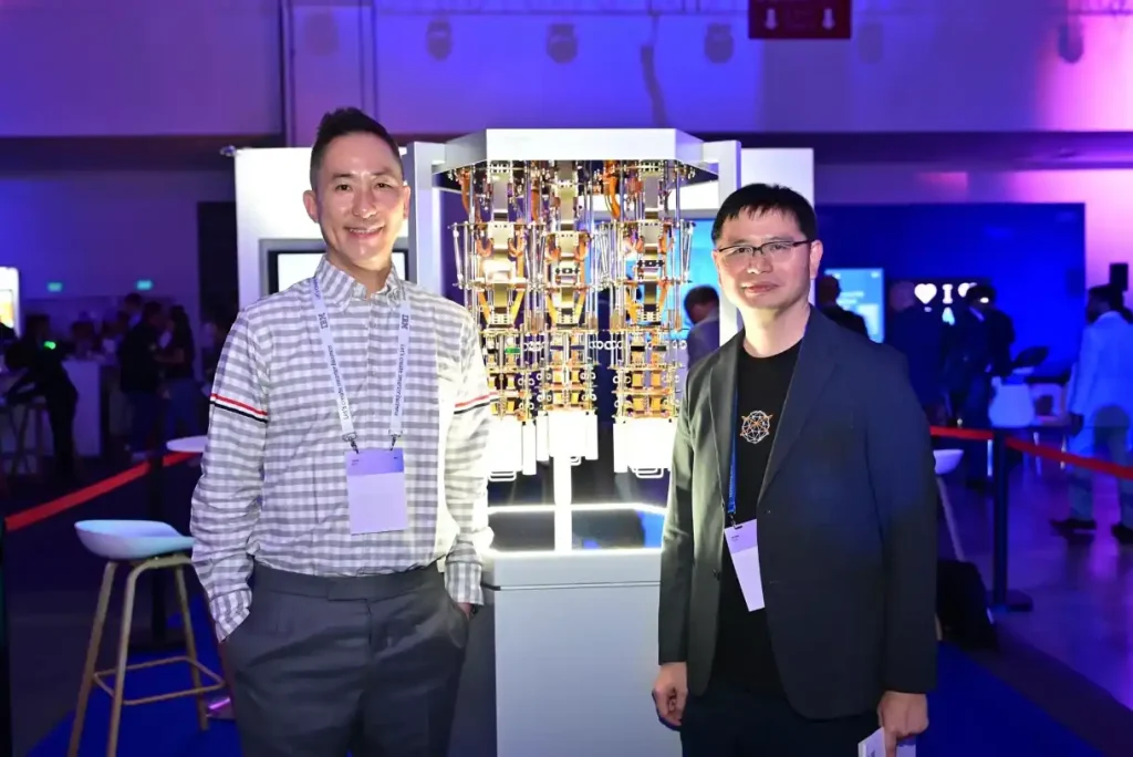 Guo (right) and Defence Science and Technology Agency’s Director (Emerging Infocomm Technology), Infocomm Infrastructure Programme Centre, Mr Nga Chee Wei (left), with a model of IBM Quantum System Two.
